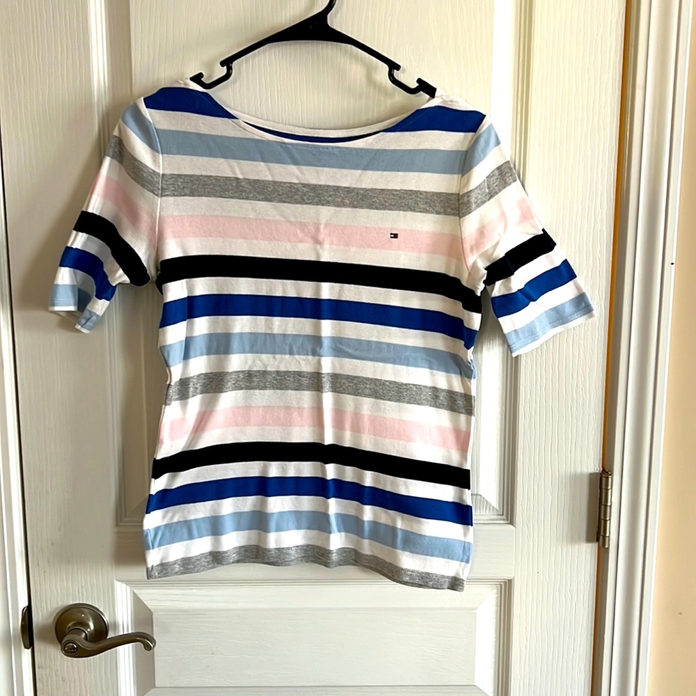 Woman’s Tommy Hilfiger Sweater stripes. Size M